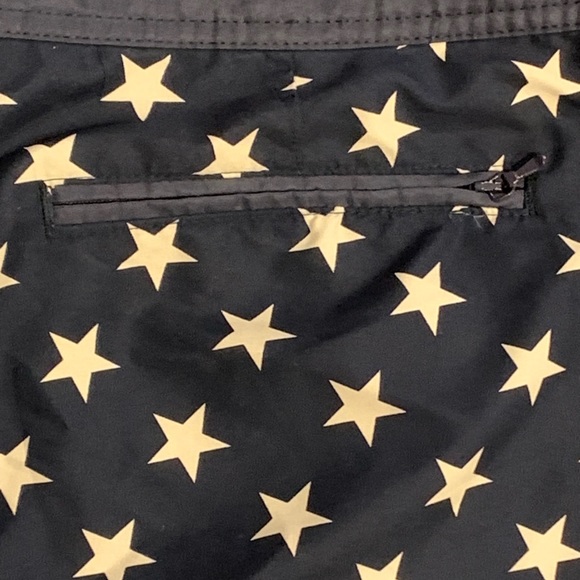 Men’s Old Navy USA Flag Swim Trunks size Large! - Picture 3 of 5